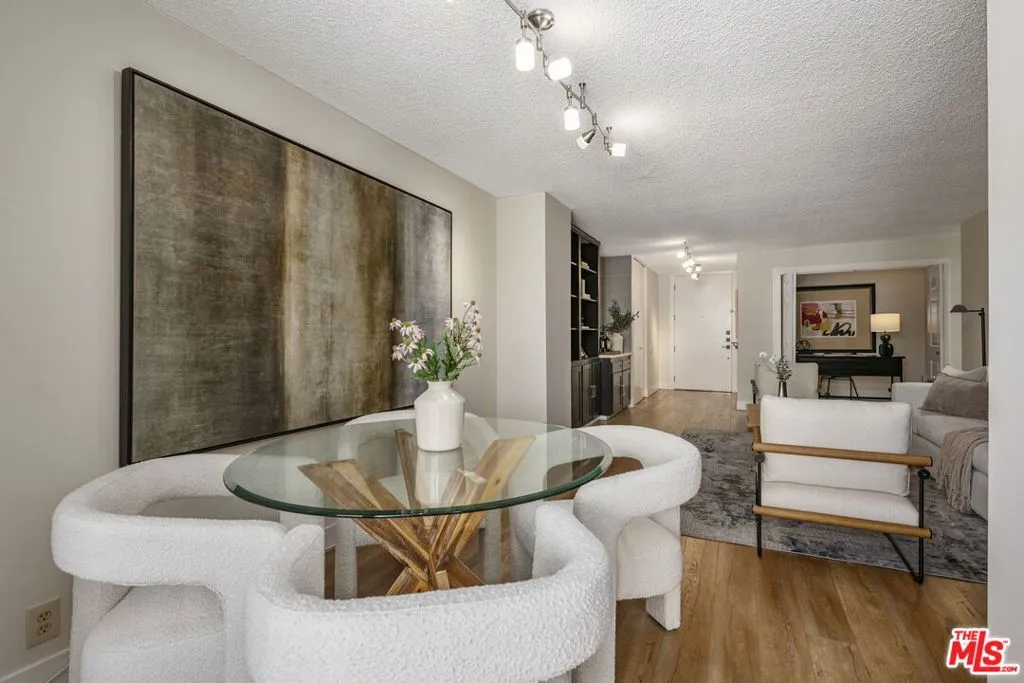 Los Angeles, California 90024, United States, 1 Bedroom Bedrooms, ,2 BathroomsBathrooms,Residential,Active,188126