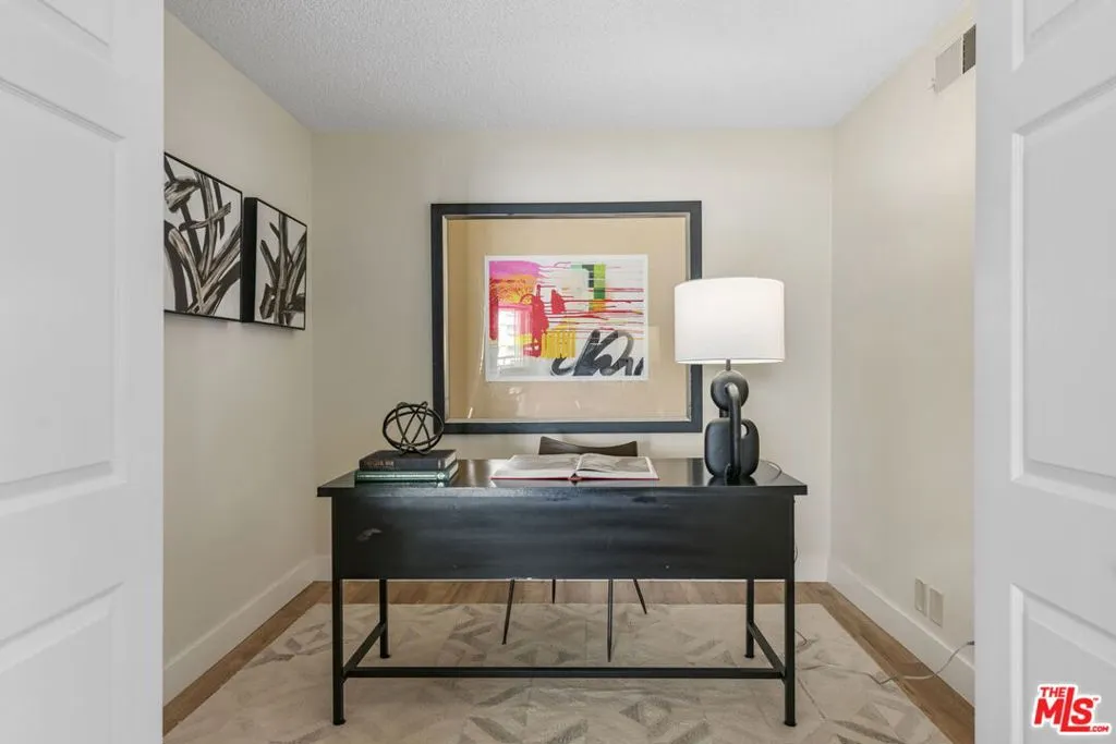 Los Angeles, California 90024, United States, 1 Bedroom Bedrooms, ,2 BathroomsBathrooms,Residential,Active,188126