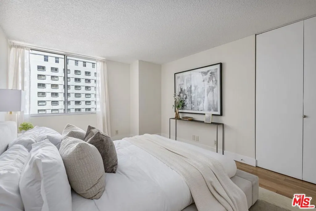 Los Angeles, California 90024, United States, 1 Bedroom Bedrooms, ,2 BathroomsBathrooms,Residential,Active,188126