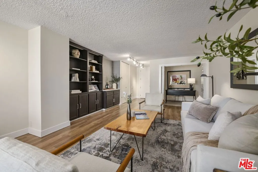 Los Angeles, California 90024, United States, 1 Bedroom Bedrooms, ,2 BathroomsBathrooms,Residential,Active,188126