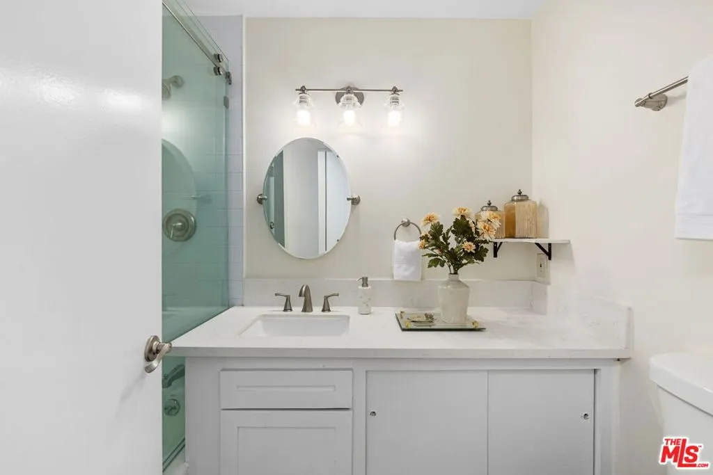 Los Angeles, California 90024, United States, 1 Bedroom Bedrooms, ,2 BathroomsBathrooms,Residential,Active,188126