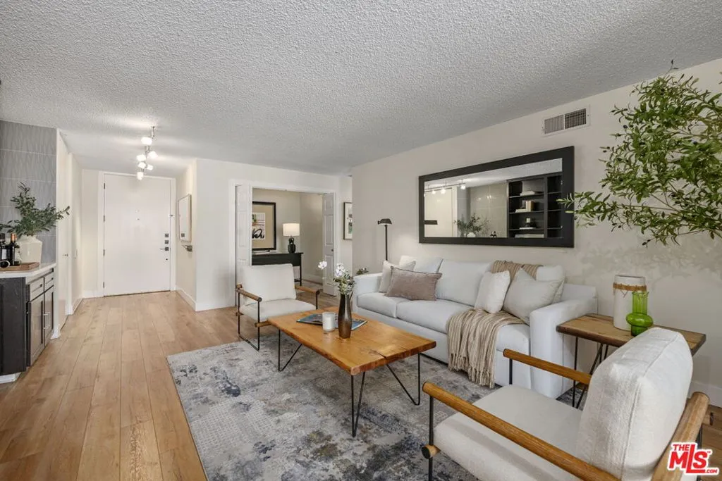 Los Angeles, California 90024, United States, 1 Bedroom Bedrooms, ,2 BathroomsBathrooms,Residential,Active,188126