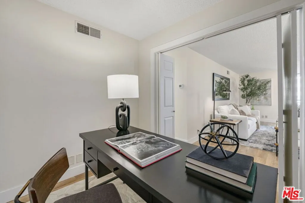 Los Angeles, California 90024, United States, 1 Bedroom Bedrooms, ,2 BathroomsBathrooms,Residential,Active,188126