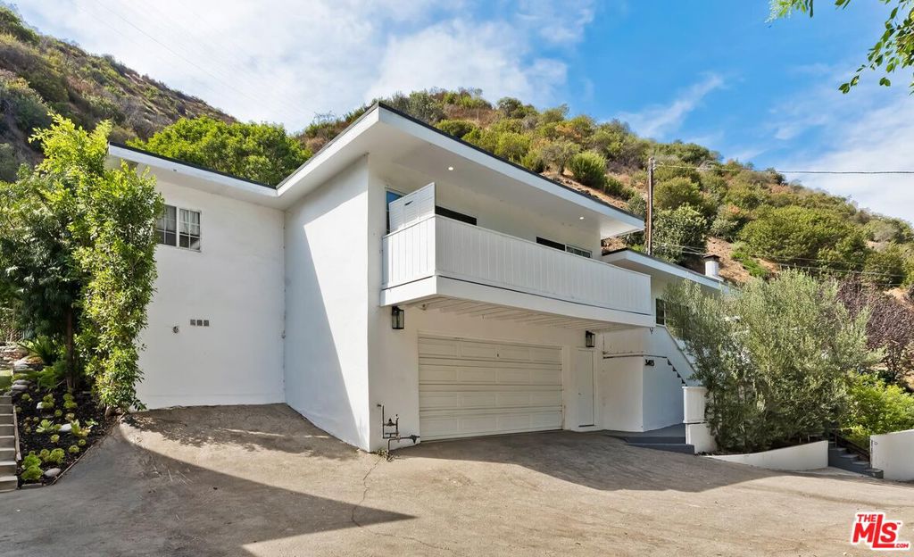 3493 Mandeville Canyon Road
