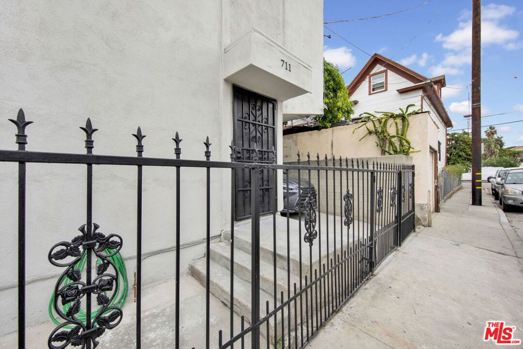 711 Bartlett Street