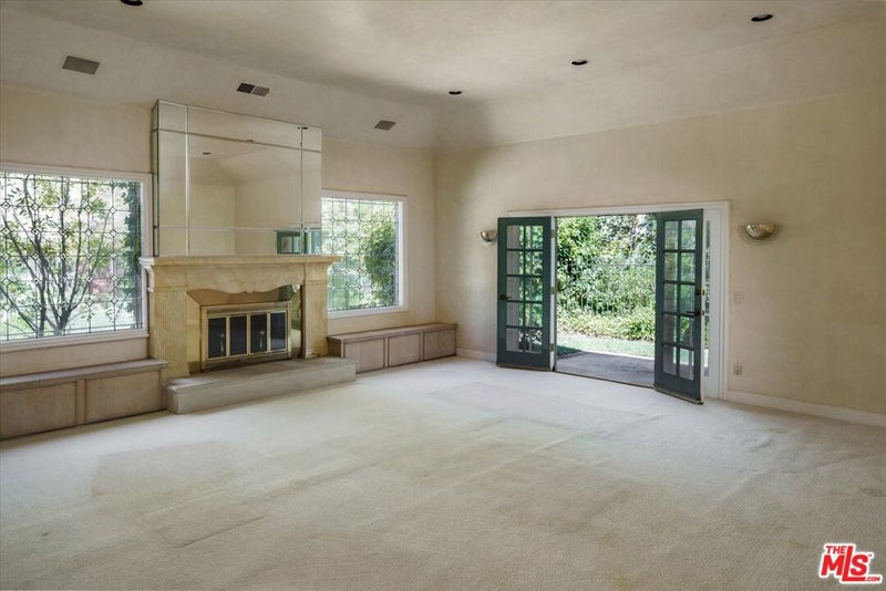 2573 Benedict Canyon Drive