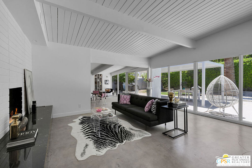 271 N Easmor Circle