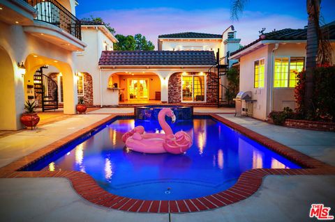 10655 Camarillo Street Toluca Lake CA 91602