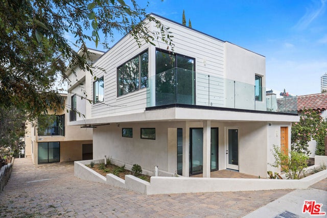 3686 Fredonia Drive, Los Angeles