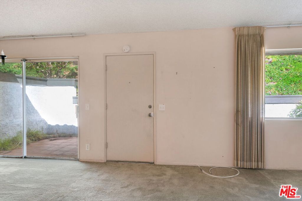 17105 Palisades Circle