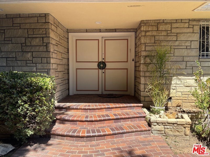 1043 Maybrook Drive
