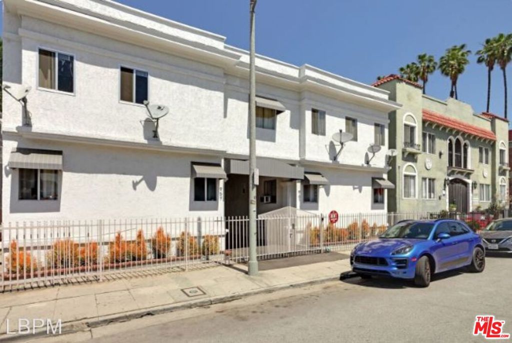 957 N Vendome Street