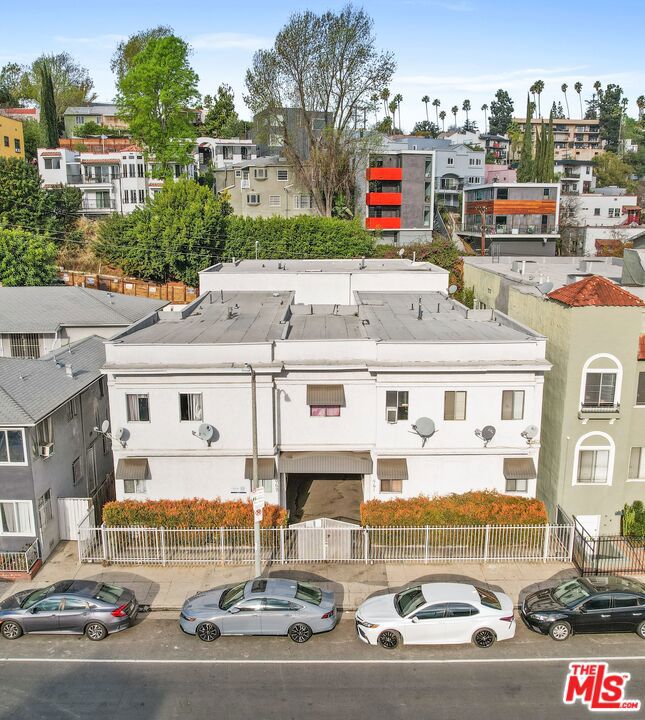 957 N Vendome Street