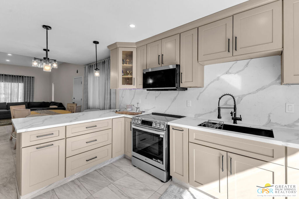 5803 Los Santos Drive 19