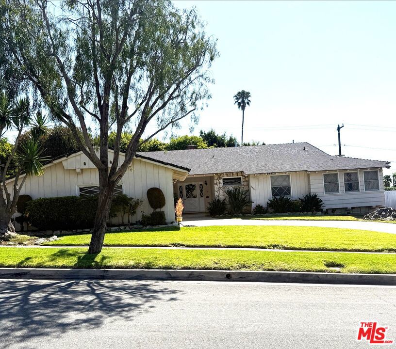 5404 S Corning Avenue