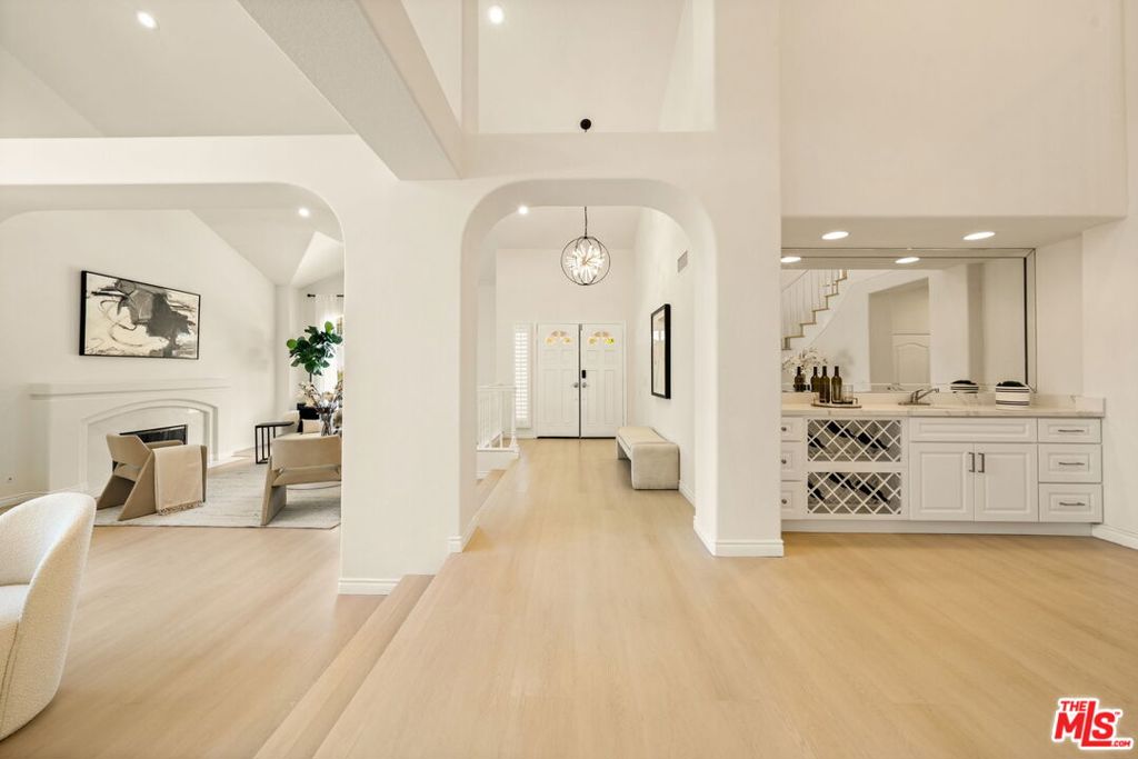 22248 Cairnloch Street