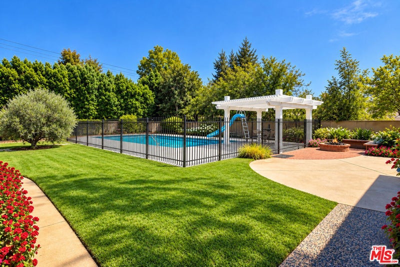 900 Gainsborough Drive