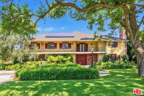Photo of 900 Gainsborough Drive, Pasadena, CA 91107 (MLS # 26997261)