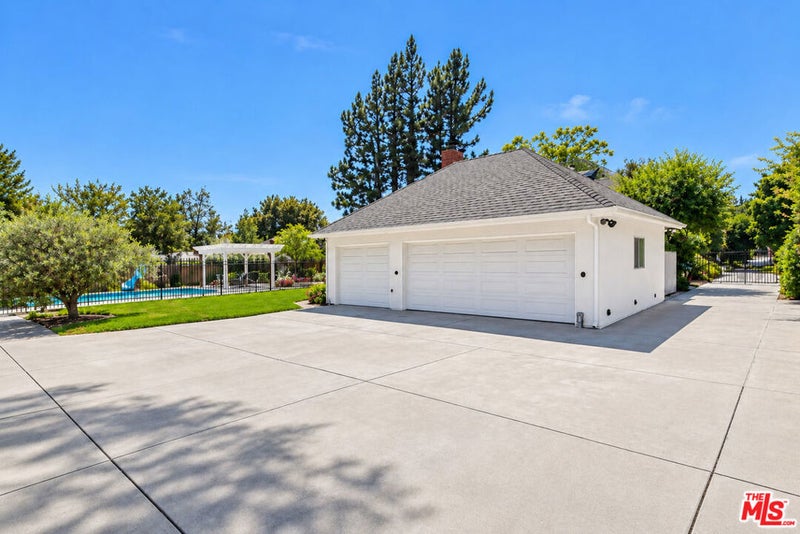 900 Gainsborough Drive