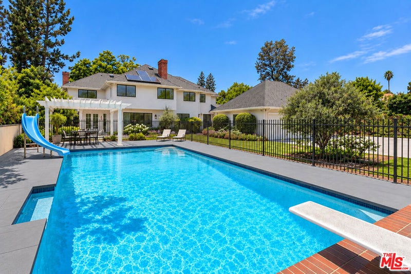 900 Gainsborough Drive
