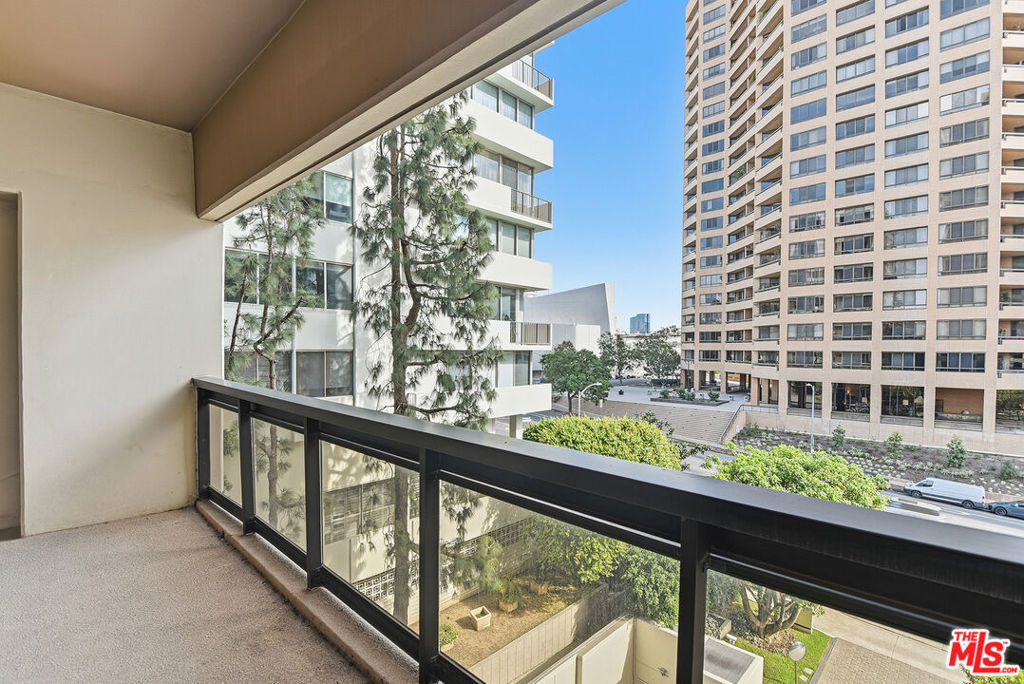 10445 Wilshire Boulevard 402