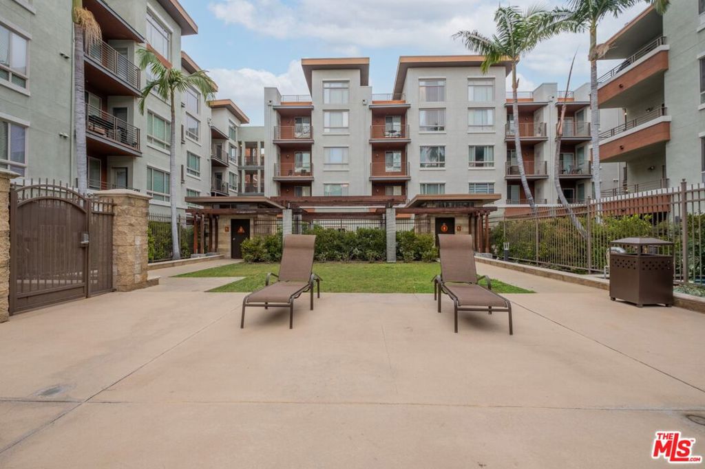 100 S Alameda Street 204