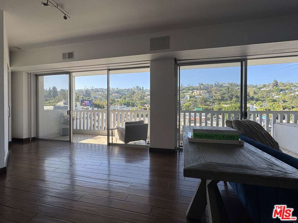 999 N Doheny Drive 703