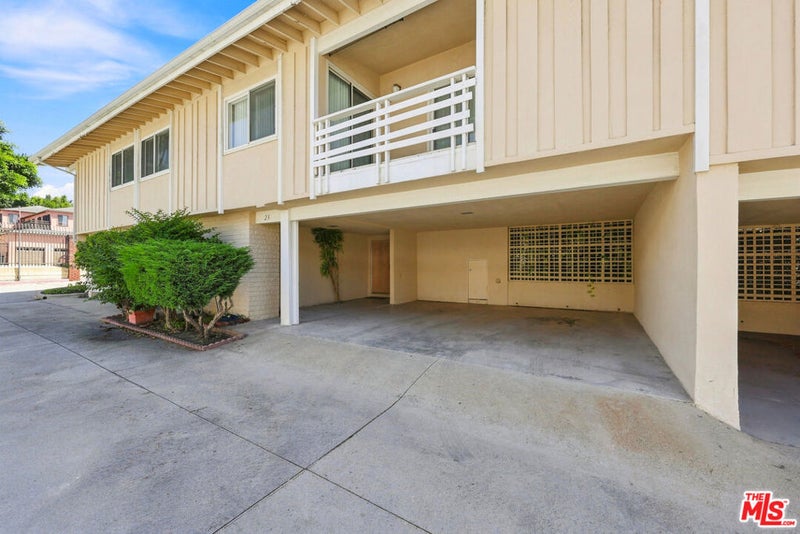 3500 W Manchester Boulevard 23