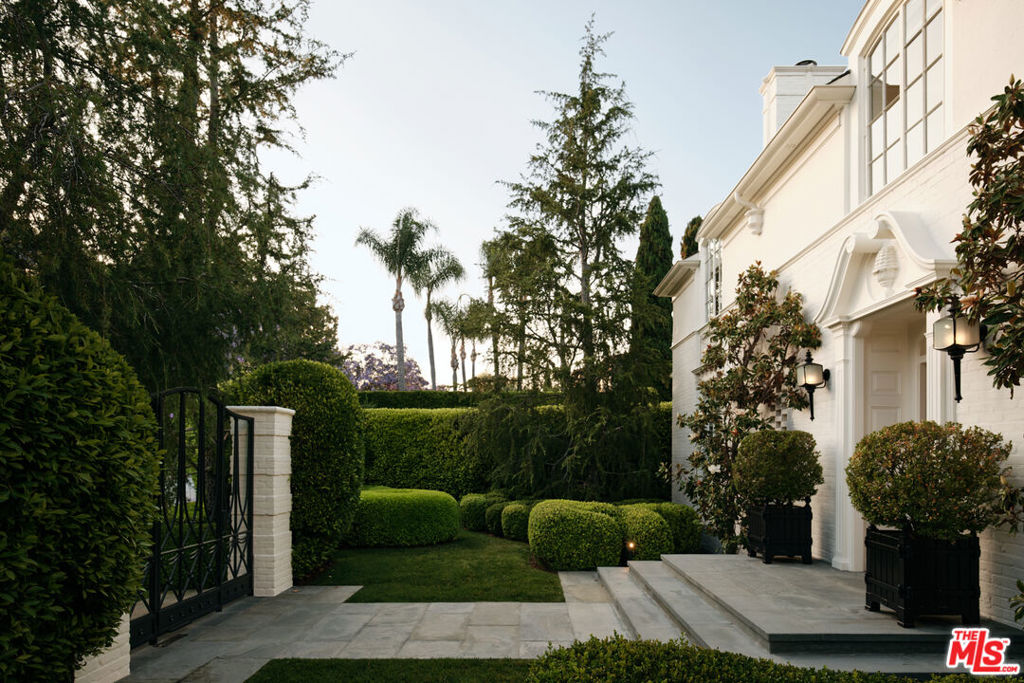 826 Greenway Drive
