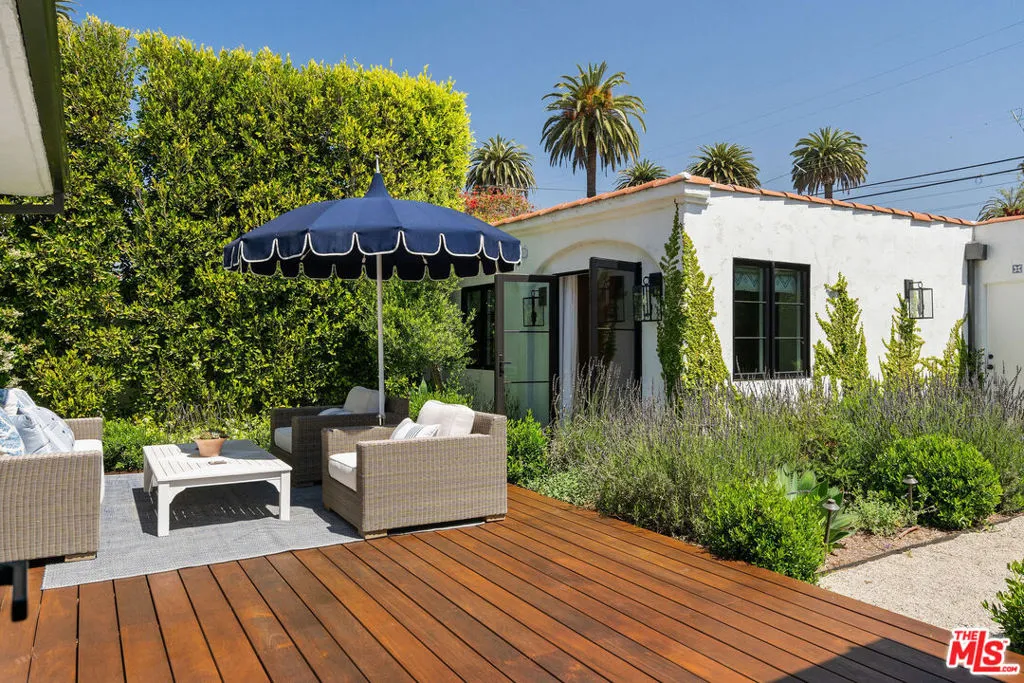 Santa Monica, California 90402, United States, 3 Bedrooms Bedrooms, ,3 BathroomsBathrooms,Residential,Active,228228