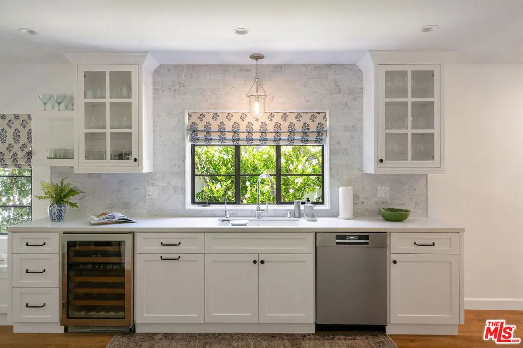 Santa Monica, California 90402, United States, 3 Bedrooms Bedrooms, ,3 BathroomsBathrooms,Residential,Active,228228