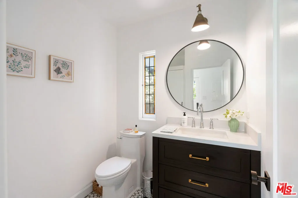 Santa Monica, California 90402, United States, 3 Bedrooms Bedrooms, ,3 BathroomsBathrooms,Residential,Active,228228