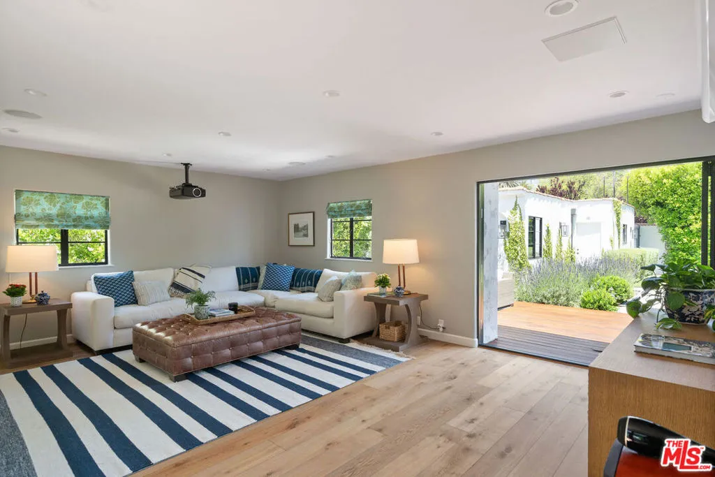 Santa Monica, California 90402, United States, 3 Bedrooms Bedrooms, ,3 BathroomsBathrooms,Residential,Active,228228