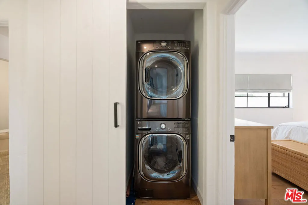 Santa Monica, California 90402, United States, 3 Bedrooms Bedrooms, ,3 BathroomsBathrooms,Residential,Active,228228