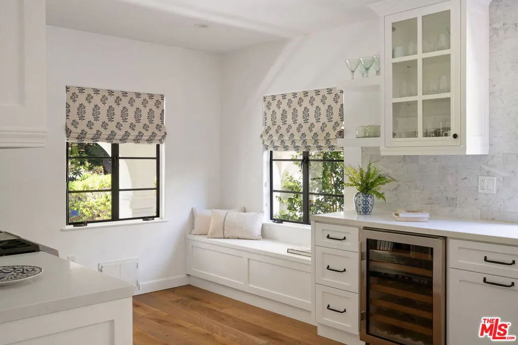 Santa Monica, California 90402, United States, 3 Bedrooms Bedrooms, ,3 BathroomsBathrooms,Residential,Active,228228