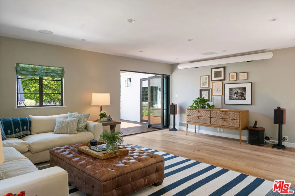 Santa Monica, California 90402, United States, 3 Bedrooms Bedrooms, ,3 BathroomsBathrooms,Residential,Active,228228