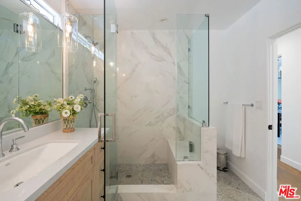 Santa Monica, California 90402, United States, 3 Bedrooms Bedrooms, ,3 BathroomsBathrooms,Residential,Active,228228