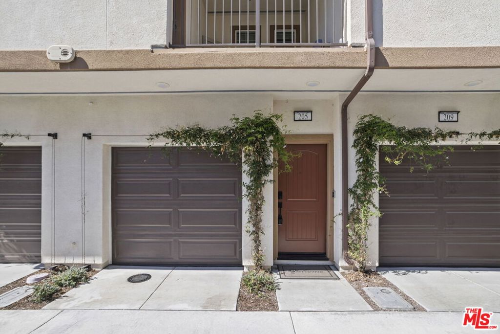 205 Niebla Lane