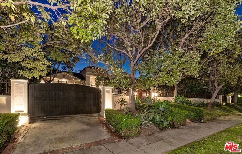 513 N Canon Drive