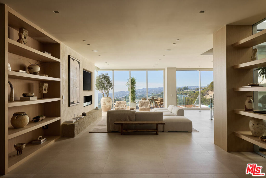 Properties 4 1615 Blue Jay Way