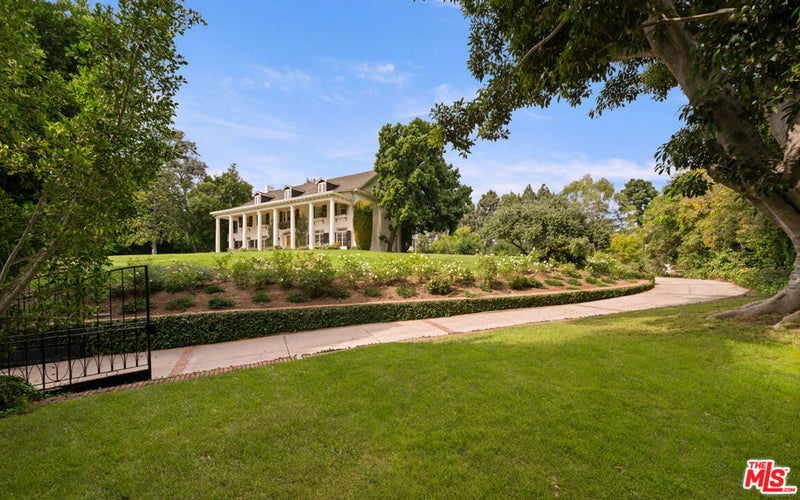 1006 N Crescent Drive