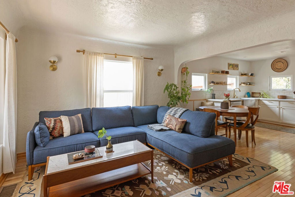 225 N Avenue 49