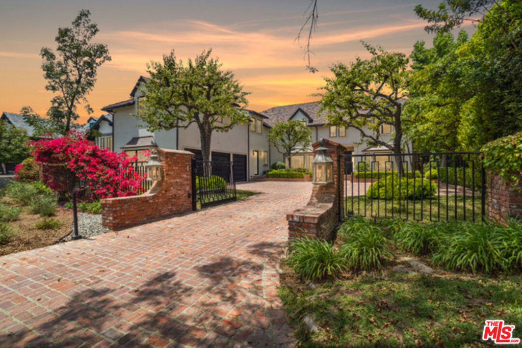 Properties 2 15515 Collina Strada
