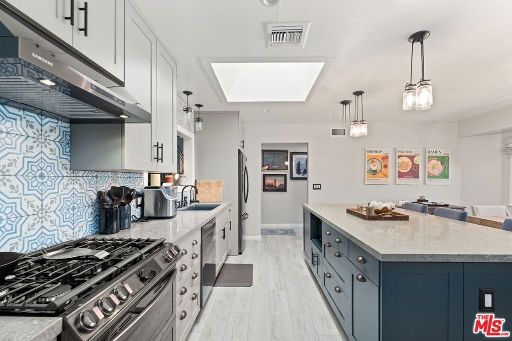 16852 Citronia Street