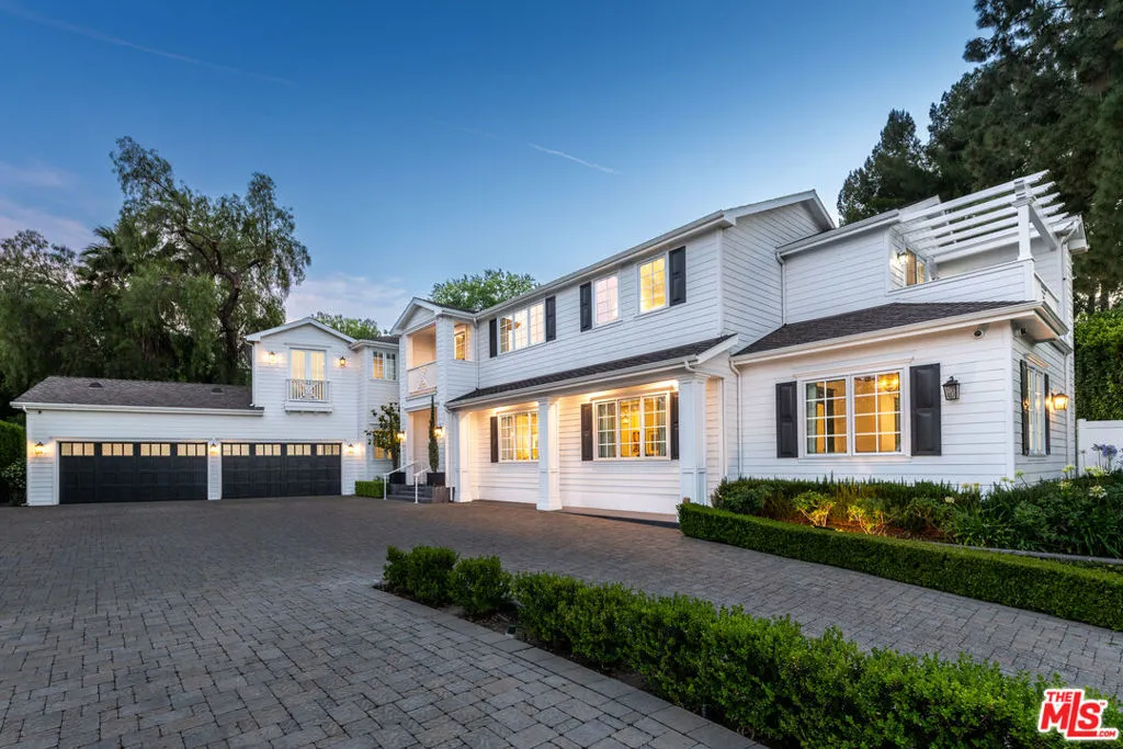 Tarzana, California 91356, United States, 5 Bedrooms Bedrooms, ,6 BathroomsBathrooms,Residential,Active,218430