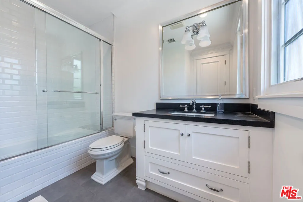 Tarzana, California 91356, United States, 5 Bedrooms Bedrooms, ,6 BathroomsBathrooms,Residential,Active,218430