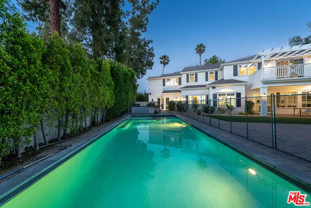 Tarzana, California 91356, United States, 5 Bedrooms Bedrooms, ,6 BathroomsBathrooms,Residential,Active,218430