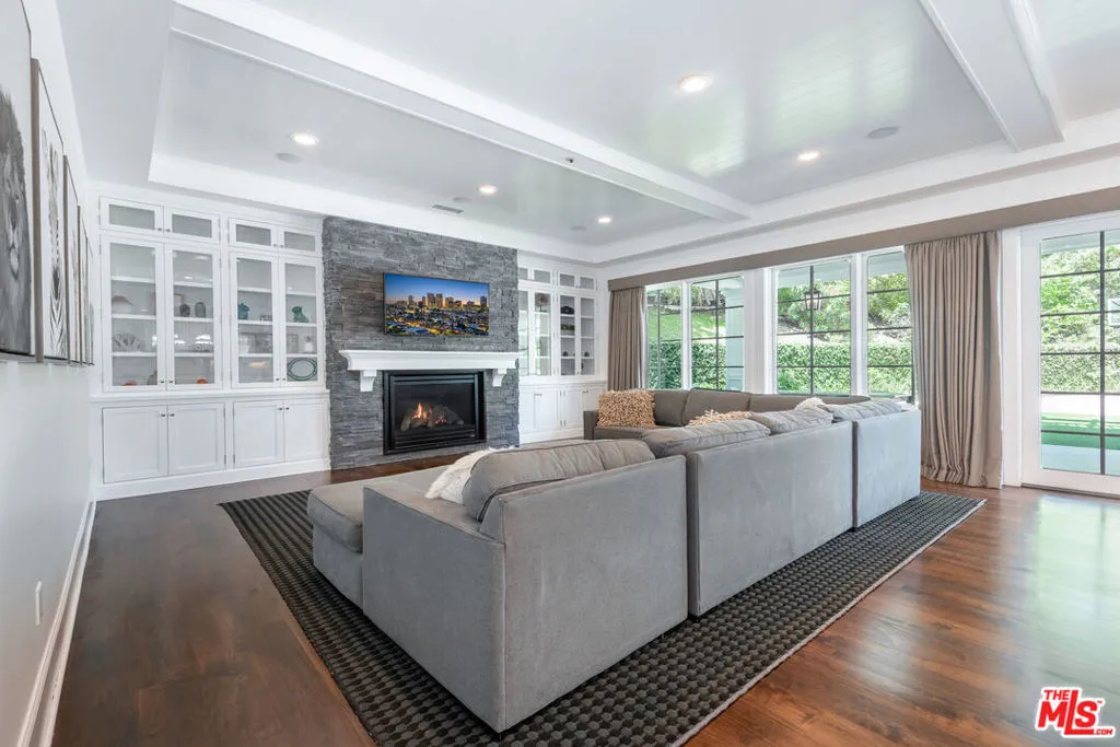 Tarzana, California 91356, United States, 5 Bedrooms Bedrooms, ,6 BathroomsBathrooms,Residential,Active,218430