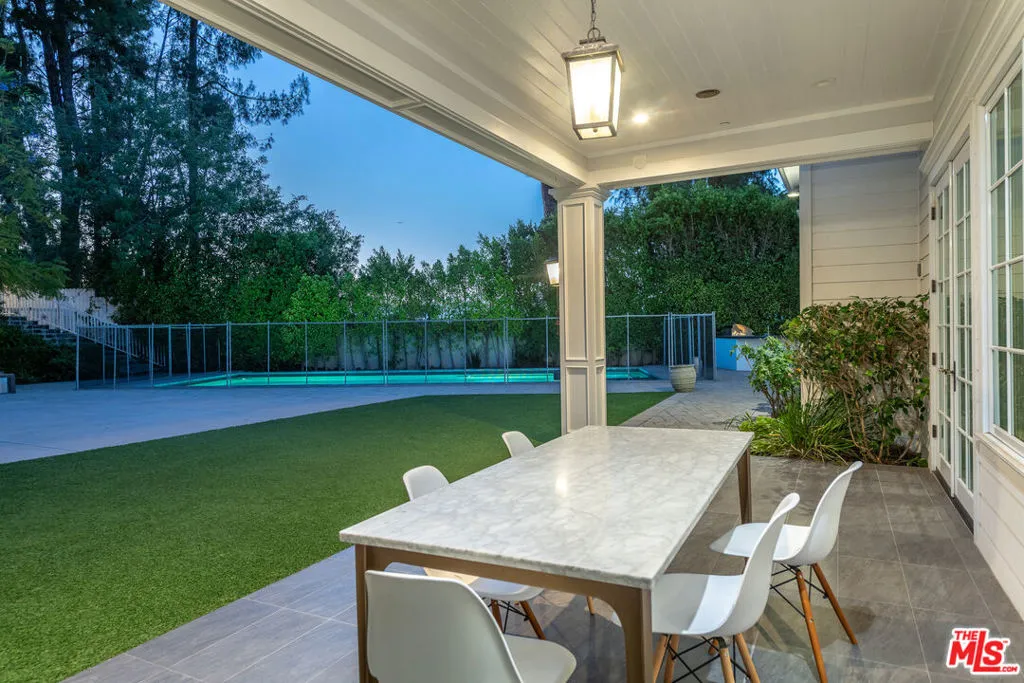 Tarzana, California 91356, United States, 5 Bedrooms Bedrooms, ,6 BathroomsBathrooms,Residential,Active,218430