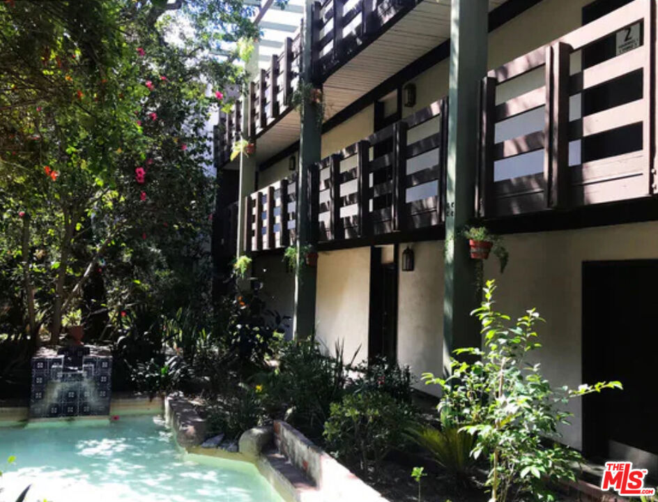 320 S Ardmore Avenue 325